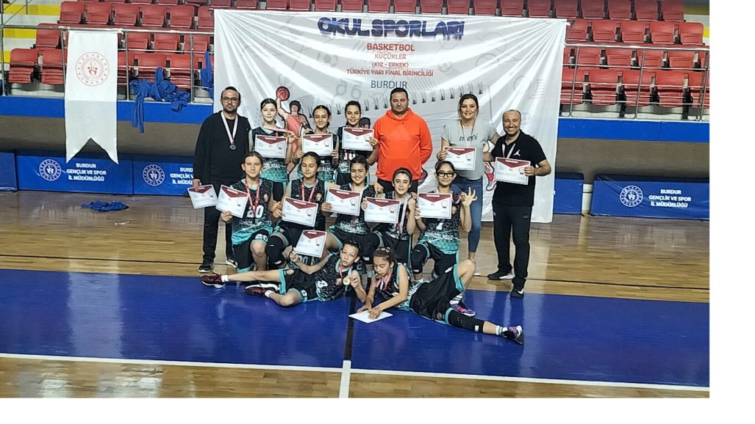 ZÜBEYDE HANIM ORTAOKULU KIZ BASKETBOL TAKIMI TÜRKİYE YARI FİNALİNDE BİRİNCİ OLDU