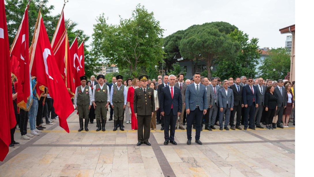 19 MAYIS ATATÜRK'Ü ANMA GENÇLİK ve SPOR BAYRAMI ÇELENK SUNMA TÖRENİ