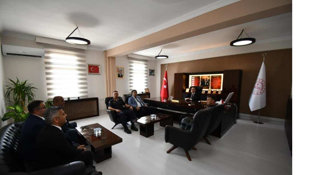 Kaymakamımız Sn.Avni ORAL'dan İlçe Millî Eğitim Müdürlüğümüze Ziyaret 